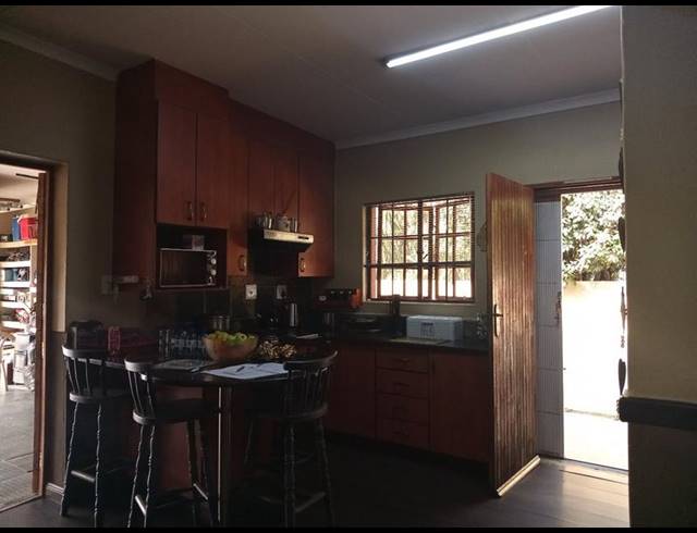 3 BEDROOM TOWNHOUSE FOR SALE IN EIKE PARK